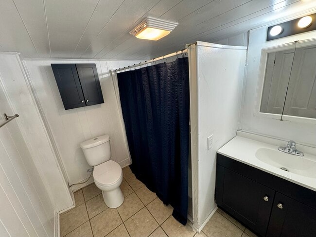 Photo - 460 Storms Ave