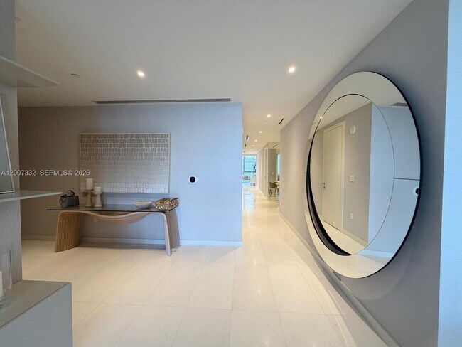 Building Photo - 300 Biscayne Blvd Way Unit 3203