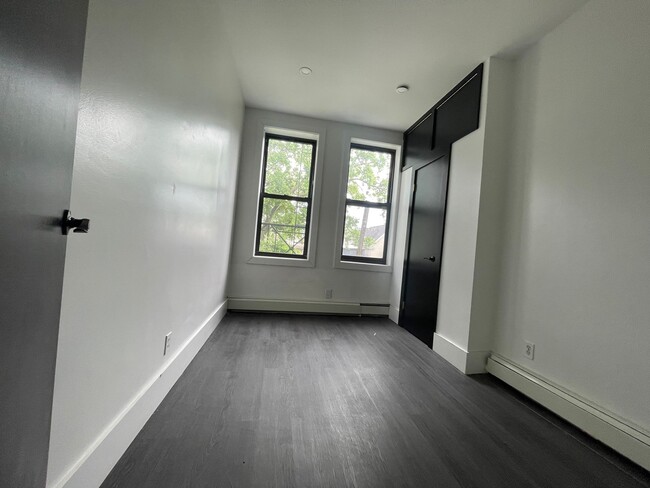 182 Ocean Ave 3R - 180 Ocean Ave Unit 3R