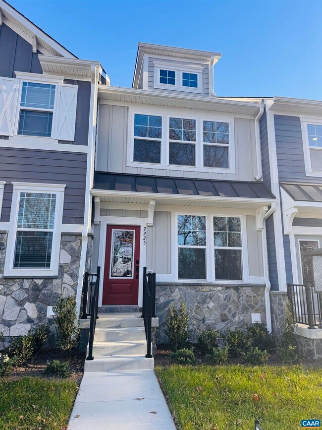 Photo - 2225 Woodburn Rd