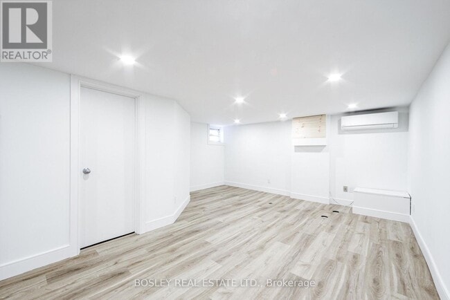 Photo - 13 Ravina Crescent