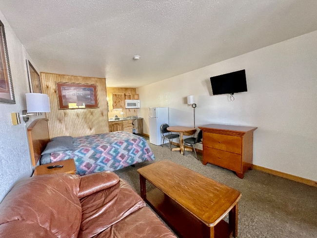 Photo - 102 N Maple Ave