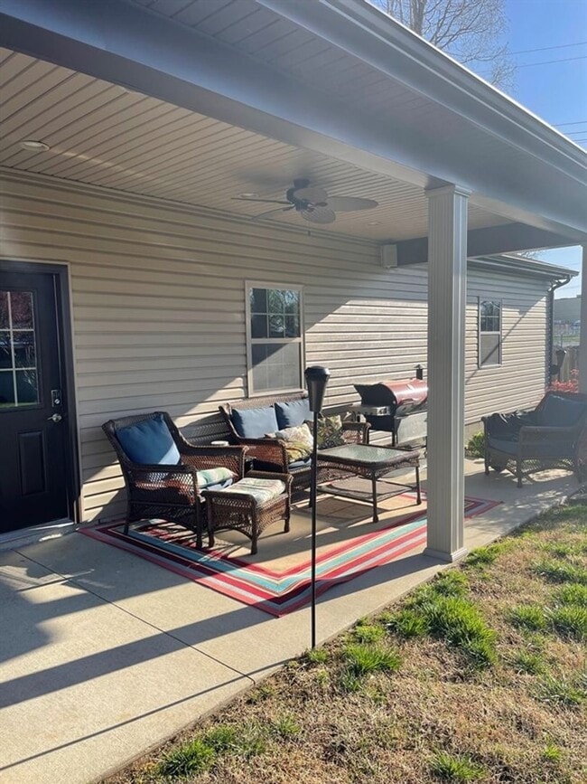 Photo - Beautiful 3 bedroom one bath home!