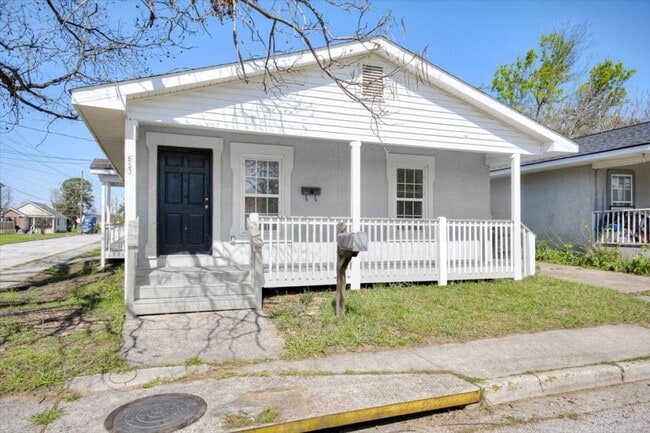 Photo - 953 Hopkins St