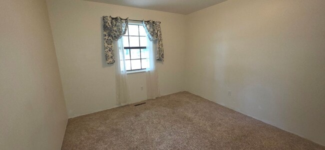 Photo - Outstanding 3-4 Bedroom close to Mall! $1895