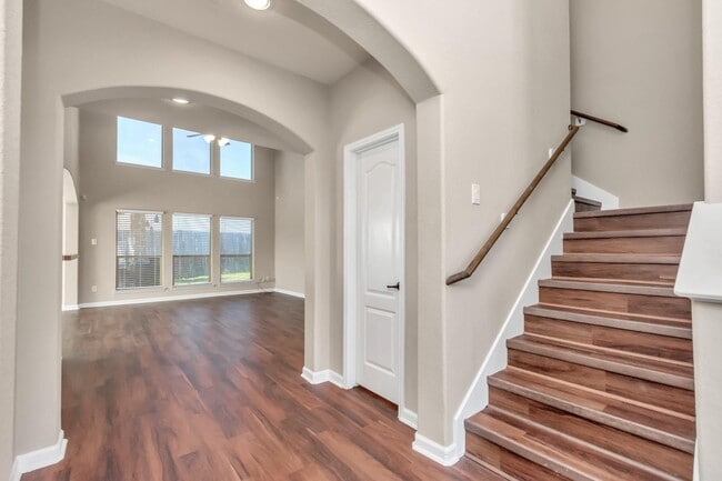 Photo - 13930 Goodridge Dr