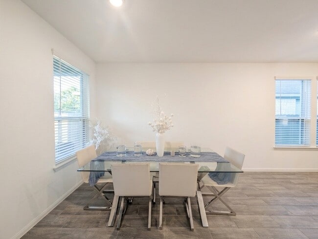 Photo - 18122 Sonresa Wy