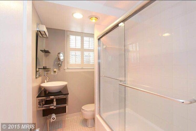 Photo - 4481 MacArthur Boulevard Northwest Unidad B1