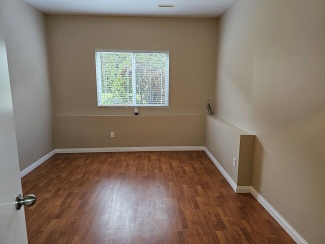 Photo - 24970 Dewdney Trunk Rd