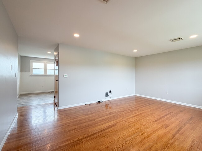 Photo - 1435 Bowmansville Rd