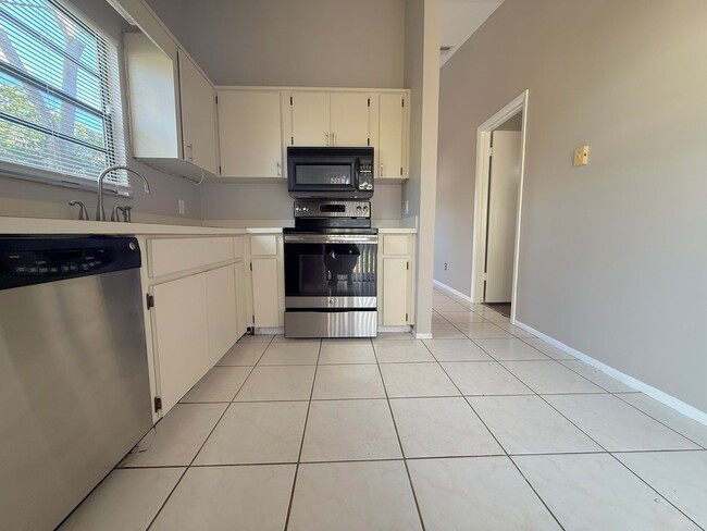 Photo - 2453 E Illiana St