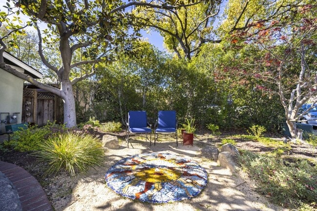 Photo - Conveniently Located, Fully Furnished 2 Bed/2 Bath Home Available To Nov!