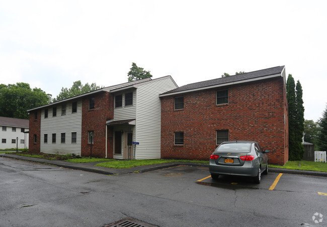 Building Photo - Willow Heights Apartments