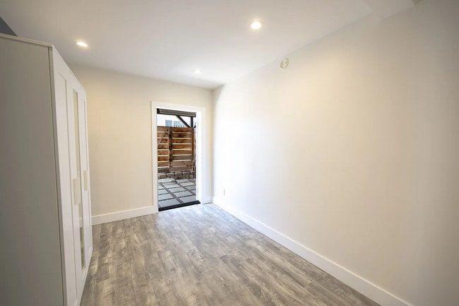 Building Photo - Freshly painted with new interior finishes... Rental