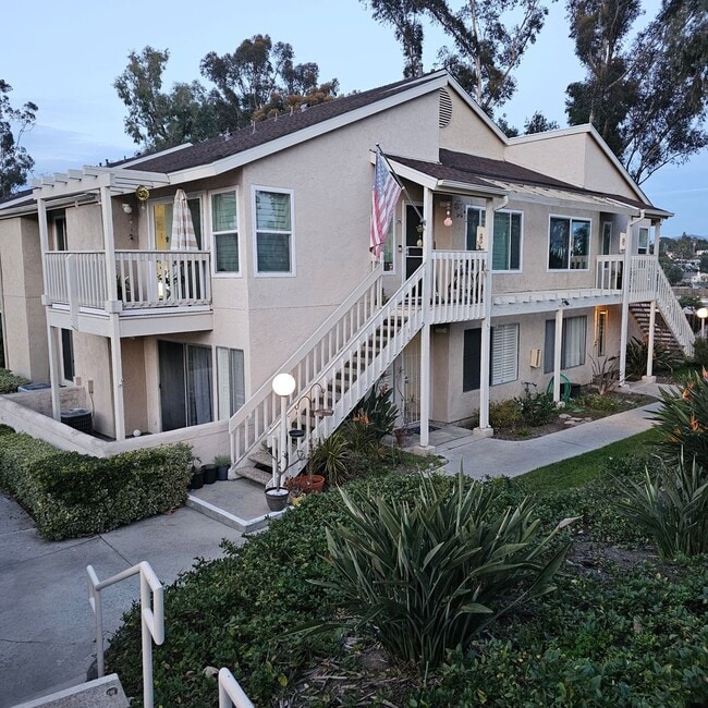 Building Photo - Roommate Wanted – One Bedroom Available | 10x11 | 3BR/2BA Condo in Vista ~ $1,300/month Unit C