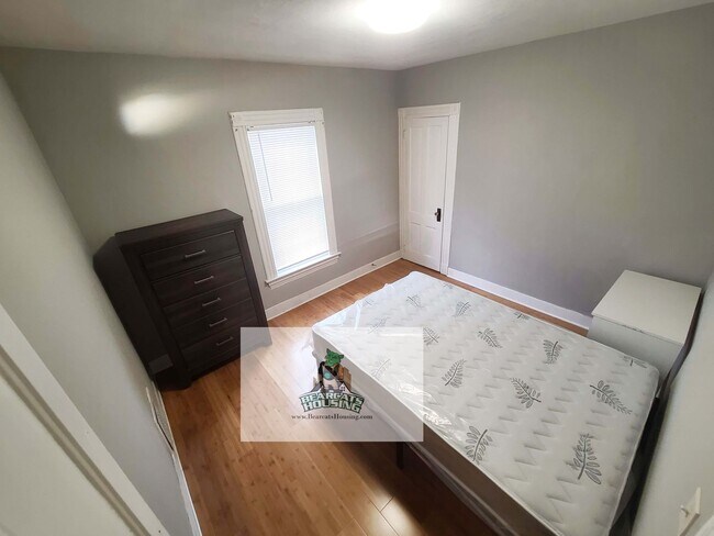 Photo - 102 Walnut St Unit 3 Bed