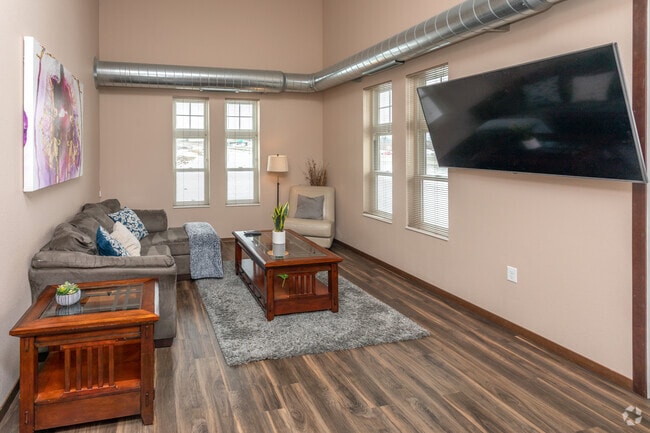 1BR, 1BA, Oxford - 726SF