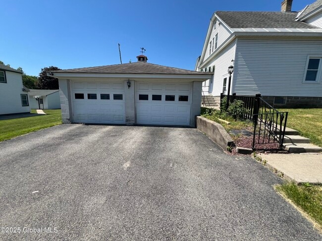 Photo - 40 Mathias Ave Unit Upstairs Apartment  2