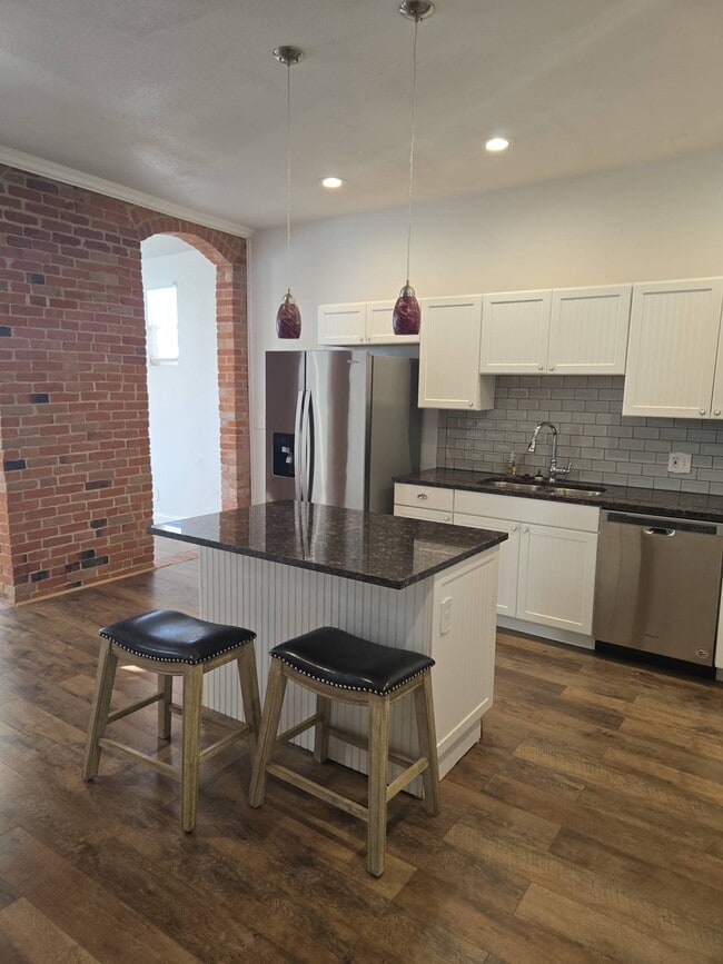 Photo - 124 E Main St