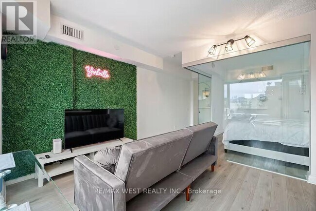 Photo - 155 Yorkville Ave Unité 501