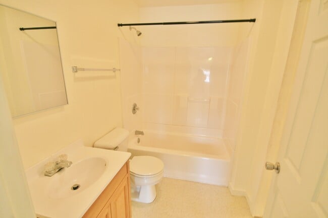 Photo - Spacious 1 Bed Dupex!