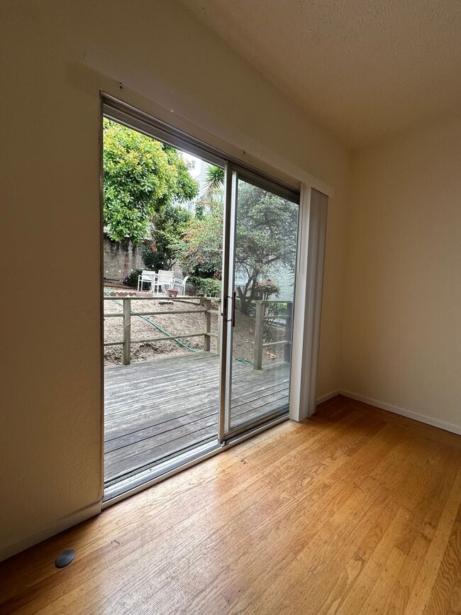 1230 Hyde Street (744r)