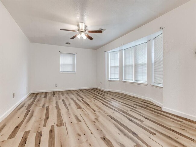 Photo - 225 NW 80th St