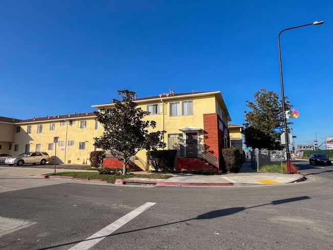 Photo - 5919-5925 Crenshaw Blvd