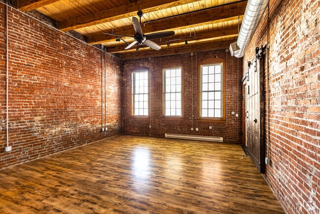 3BR, 2BA - 1296SF