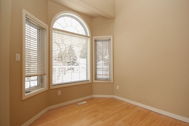 Photo - 12416 116 Av NW