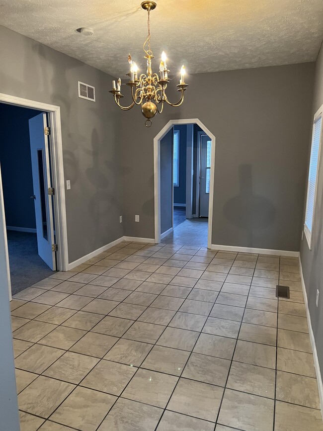 Photo - 1011 S Greenlawn Ave
