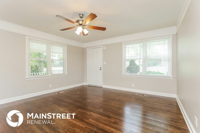 Photo - 209 W Bledsoe St