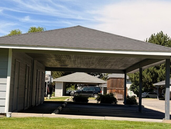 Building Photo - W. RoseHill Unit 3622 W. Rosehill #102