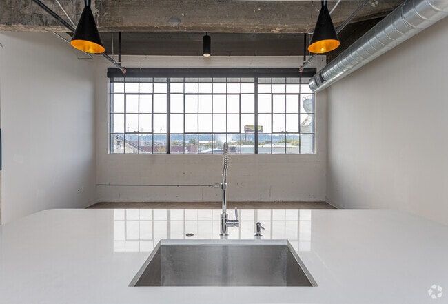 1BR, 1BA - 798SF - Denham Lofts
