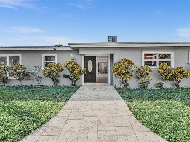 Building Photo - 4416 SW 35th Ave