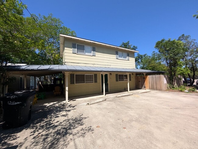 Building Photo - Walk to the Comal River, Schlitterbahn, & Downtown NB /1/1 Duplex with Courtyard! Includes Fridge...