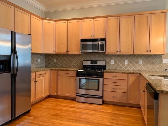 Photo - 631 W Main St
