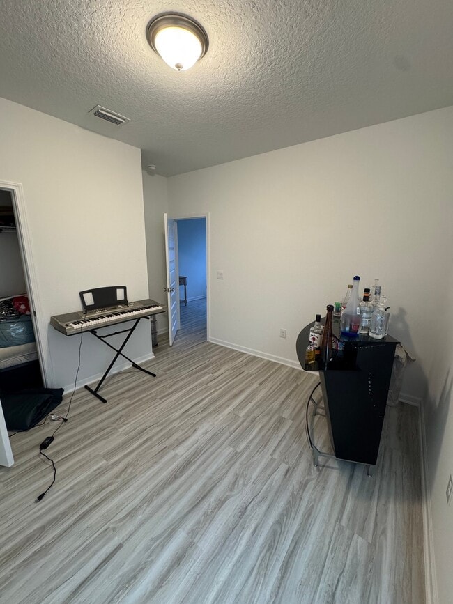 1256 Hayward Lp