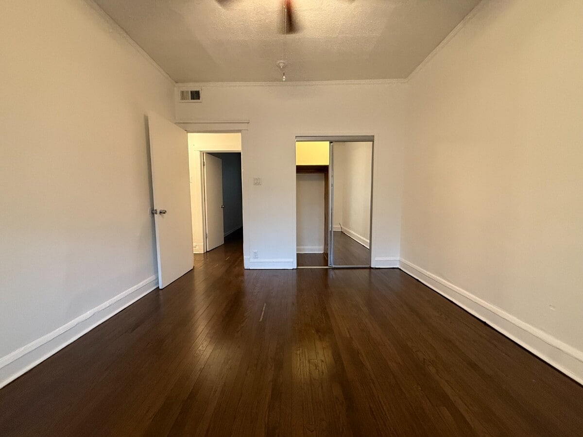 Photo - Rogers Park 2 Bed 1 Bath W/ Sun Room / Dog Friendly Unit 2