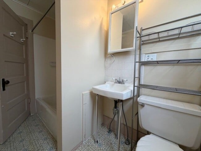 Photo - 22 1/2-22 1/2 Willis Ave Unit 22 1/2