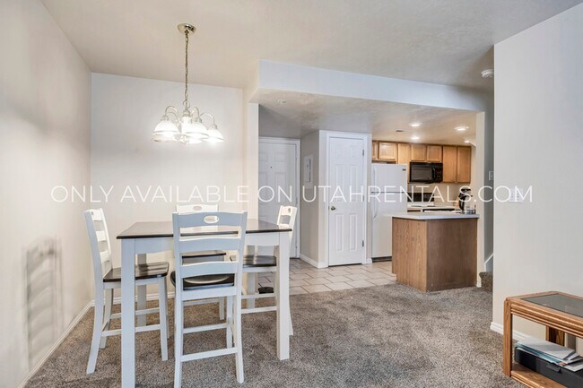 Photo - 112 West Cougar Blvd