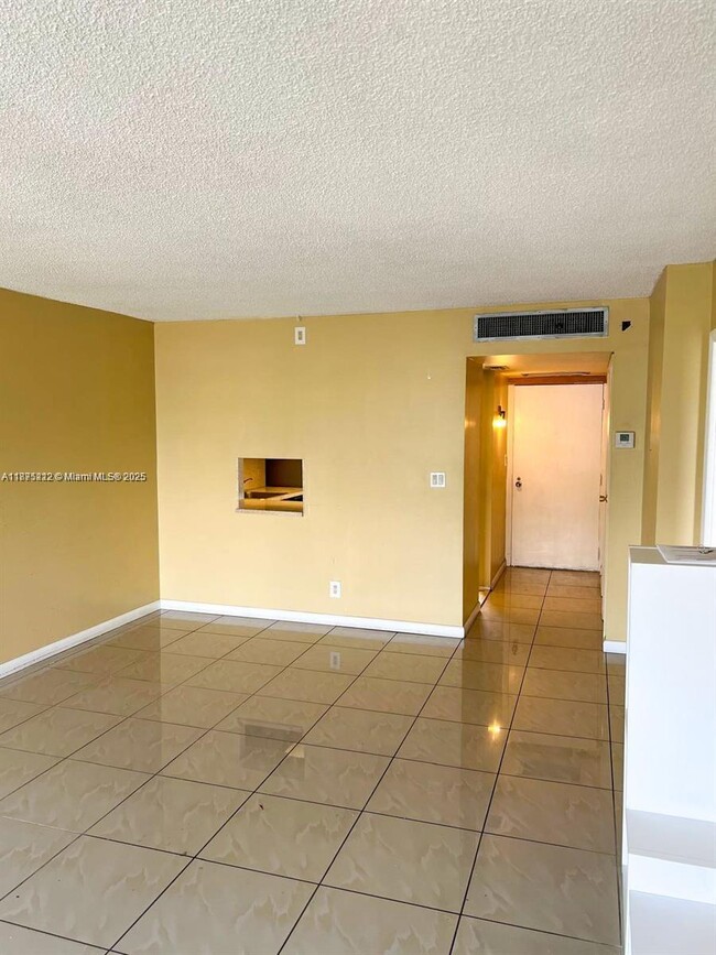 Photo - 20400 W Country Club Dr Unit 217