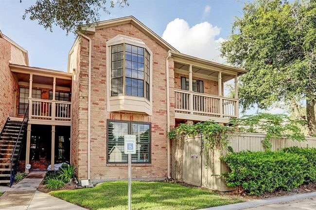 Building Photo - 2255 Braeswood Park Dr Unit 164