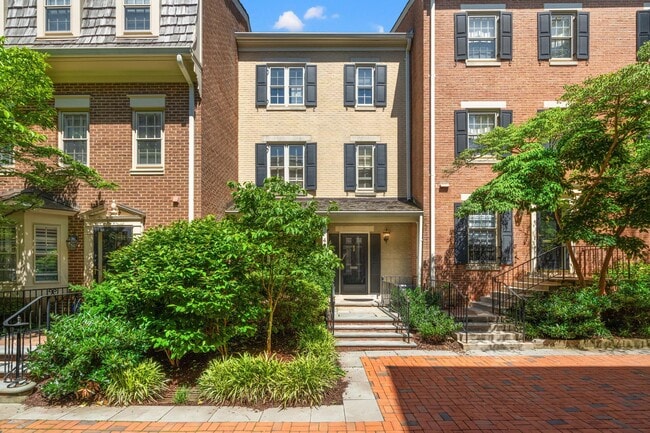 Building Photo - 4422 Westover Pl NW