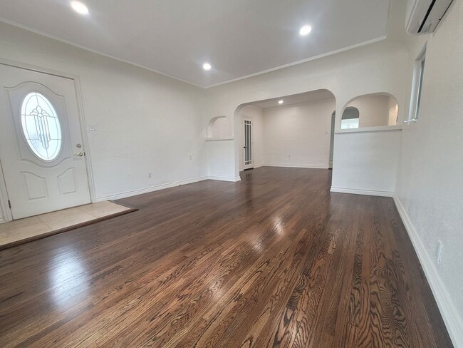 Photo - Harding Dr-628 Unidad Front House