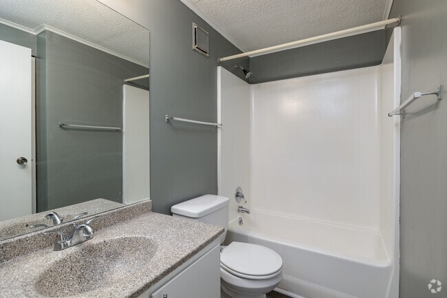 1BR, 1BA - 576SF - Bathroom