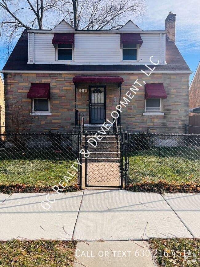 Building Photo - *** 4 BDRM - 1.5 BTH / W&D HOOKUPS / HARDW... Rental