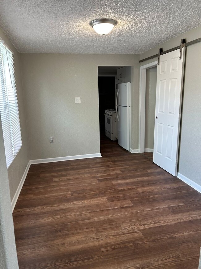 1 bed + 1 bonus room apartment in Laurel - 1 bed + 1 bonus room apartment in Laurel