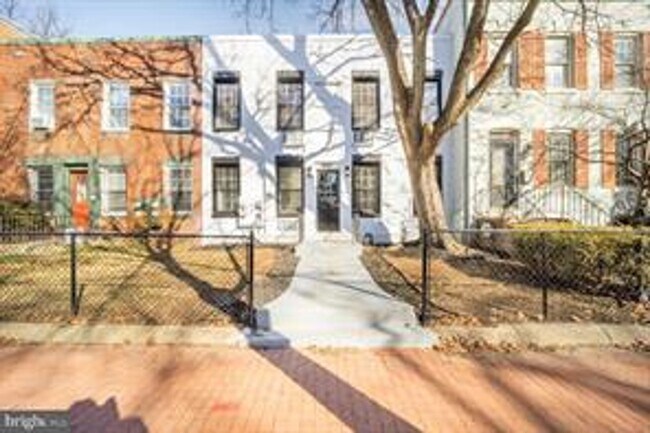 Building Photo - Charming 1BR/1BA in Hill East Rental