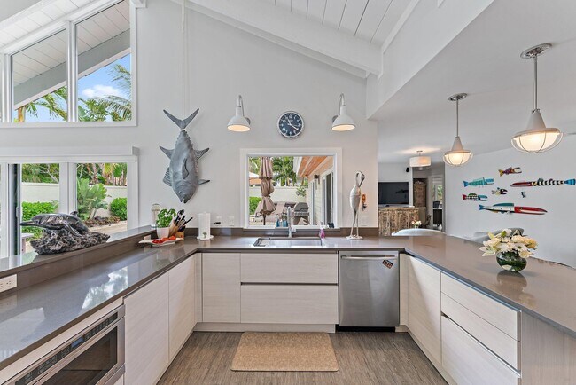 Photo - 108 E Tarpon Ln